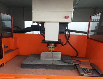 Foto: ELETROEROSÂO DE PENETRAÇÃO CNC CHARMILLES ROBOFORM 20 - ANO 1996