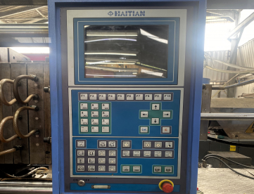 Foto: INJETORA DE PLASTICO HAITIAN – HTF 300X – ANO 2007
