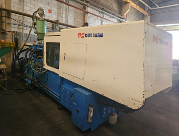 Foto: INJETORA DE PLÁSTICOS TSONG CHERNG 220T ANO 2005