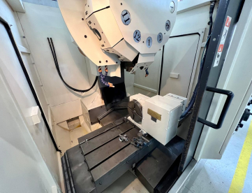 Foto: LOTE ANC 001 - CENTRO DE USINAGEM VERTICAL - ARES SEIKI - R600 - ANO 2008 - COM 4º EIXO