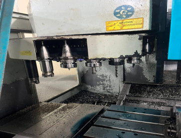 Foto: CENTRO DE USINAGEM VERTICAL - FEELER – FV600 – ANO 1998 - 600 x 500 x 500 MM