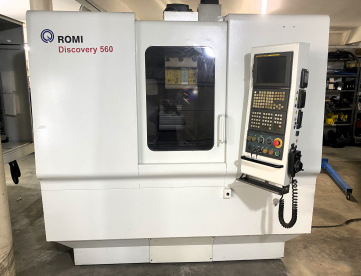 Foto: CENTRO DE USINAGEM VERTICAL - ROMI – DISCOVERY 560 – ANO 2007 - COMANDO FANUC - 560 x 406 x 508 MM