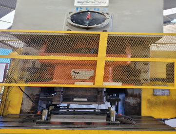 Foto: PRENSA EXCENTRICA TIPO C ERGON 200 TON JH21-200 B ANO 2008