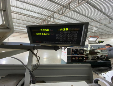 Foto: TORNO MECÂNICO CLEVER L-2280 N - 560MM X 2000MM - ANO 2022 COM NR12