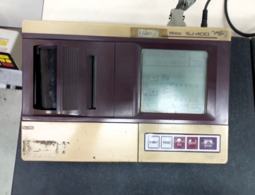 Foto: LOTE RF 0051 - RUGOSIMETRO COM BASE DE GRANITO - MITUTOYO - SJ40