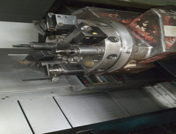 Foto: CENTRO DE TORNEAMENTO - HYUNDAI - SKT 21 LMS - ANO 2009 - 530 x 750mm - COM FERRAMENTAS ACIONADAS