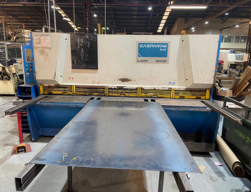Foto: GUILHOTINA HIDRAULICA GASPARINI CNC LGSK 3008 - 3000MM X 8MM - ANO 2012 COM NR12