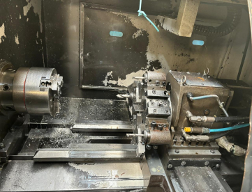 Foto: TORNO CNC TRAVIS TR1 -PLACA E TORRE HIDRAULICA - 1000 X 460 - ANO 2007