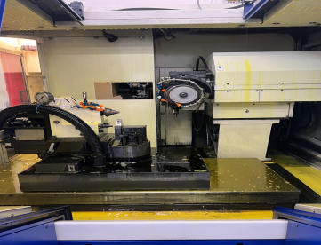 Foto: AFIADORA CNC 5 EIXOS MARCA ROLLOMATIC -MODELO GRINDSMART 620XS -