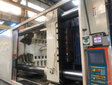 Foto: INJETORA DE PLÁSTICOS MIR MODELO RMP1350  ANO 2002
