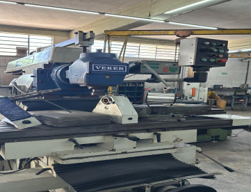 Foto: FRESADORA UNIVERSAL VEKER VK-30U COM ACESSÓRIOS