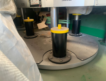 Foto: MÁQUINA PARA FABRICAR PANELA DE INDUÇÃO MOD.DMHF MODELO NO.A3 - SEM USO