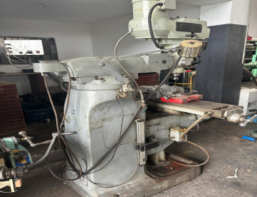 Foto: FRESADORA FERRAMENTEIRA -FINETECH COM DIGITAL E MORSA E PINÇAS