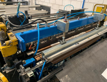 Foto: MAQUINA AUTOMATICA PARA FABRICAÇÃO DE SACOS PLASTICOS -CORTA E SOLDA -MARCA POLIBLOQ -DE  1100 mm- COM ROBÕ