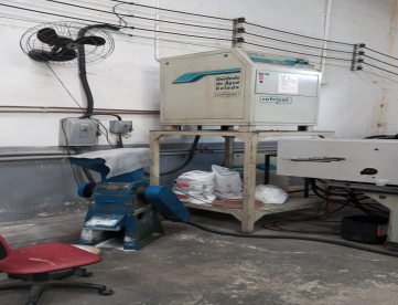 Foto: VENDO LOTE INJETORA HIMACO 80 TONELADAS + GELADEIRA 9000 KCAL + MOINHO TUDO FUNCIONANDO
