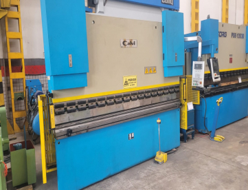 Foto: DOBRADEIRA HIDRAULICA CN CALVI MOD. WF-67K - 125 TONS X 3200MM