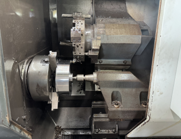 Foto: CENTRO DE TORNEAMENTO - HAAS - ST30 BIG BORE - ANO 2011 - 533 x 660 MM - COM PLACA DE 15”