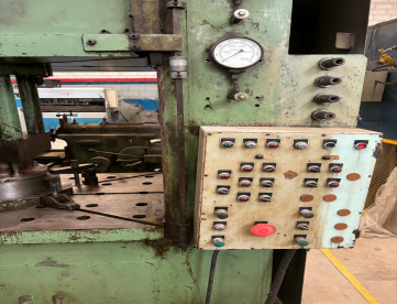 Foto: PRENSA HIDRÁULICA  - JONASA DUPLO EFEITO - 1500 x 950 -RTN - COM ALMOFADA - 600 TONELADAS - ANO 1973