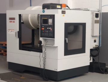 Foto: CENTRO DE USINAGEM VERTICAL - FEELER - VMP 30A - ANO 2010 - 760 x 420 x 510 MM