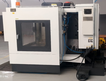 Foto: CENTRO DE USINAGEM VERTICAL - FEELER - VMP 30A - ANO 2010 - 760 x 420 x 510 MM