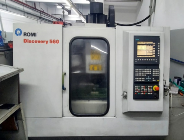 Foto: CENTRO DE USINAGEM VERTICAL ROMI DISCOVERY 560 - 560MM X 410MM X 510MM - ANO 2003 - SIEMENS