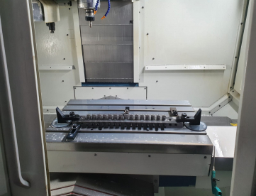 Foto: CENTRO DE USINAGEM VERTICAL - ROMI - D600 - ANO 2022 - COMANDO FANUC