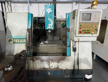 Foto: CENTRO DE USINAGEM VERTICAL FEELER FV-800SE- ANO 1998