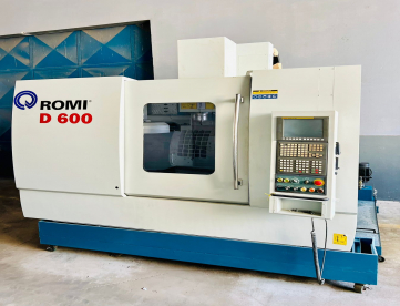 Foto: CENTRO DE USINAGEM VERTICAL - ROMI - D600 - ANO 2010 - FANUC - 600MM x 530MM x 580 MM