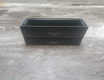 Foto: CAIXA DE PLASTICOS  EMPILHAVEL -DOIS TAMANHOS - TOTAL 1300 CAIXAS