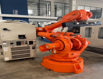 Foto: BRAÇO ROBÓTICO ABB - 150 KG x 2400 MM