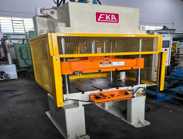 Foto: PRENSA HIDRÁULICA EKA - 30 TONELADAS - MODELO PHB/4C / 30 T - COM NR12 - ANO 2012