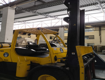 Foto: EMPILHADEIRA HYSTER - 7 TONS - A GÁS - ELEVAÇÃO 5,4 MTS MOD.155FT