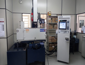 Foto: ELETROEROSÃO POR PENETRAÇÃO -EXECETEK -ZNC ED50Z- 500 X 400 X 300- ANO