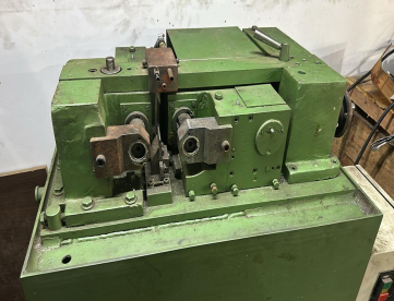 Foto: LAMINADORA DE ROSCAS TRIFEM - MODELO 15/30 - CAPACIDADE 15 TONS