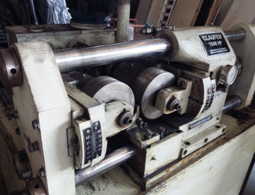Foto: LAMINADORA CLAUFEM - MODELO 15/40 HP - 15 TONELADAS
