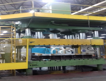 Foto: PRENSA HIDRÁULICA DE 4 COLUNAS 400 TON DUPLO EFEITO TEC MOL