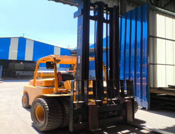 Foto: EMPILHADEIRA Á GAS HYSTER - 4 TONS X 6 MTS