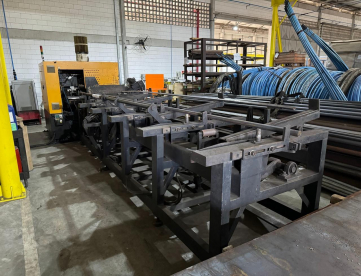 Foto: SERRA CIRCULAR AUTOMÁTICA - EVERISING - P150B - ANO 2010 - COM PLC SIEMENS E ALIMENTADOR DE BARRAS