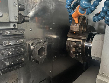 Foto: TORNO CNC AUTOMÁTICO STAR DE CABEÇOTE MOVEL SV32 -COM ALIMENTADOR DE BARRAS  -ANO 2013
