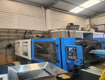 Foto: INJETORA DE PLASTICOS STEELMACH -MODELO RHINO HHF328 X- 328 TONELADAS -ANO 2010