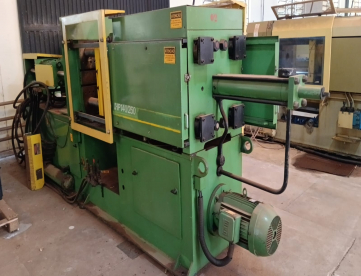 Foto: INJETORA DE PLÁSTICOS ORIENTE IHP 140/250