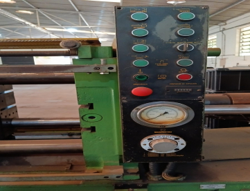 Foto: INJETORA DE PLÁSTICOS ORIENTE IHP 140/250