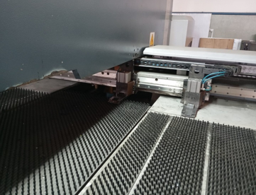 Foto: PUNCIONADEIRA CNC - DURMA - MODELO TP9 - 22 TON - ANO 2015 - 27 FERRAMENTAS - MESA 1250 x 2500 MM