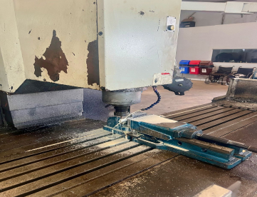 Foto: FRESADORA CNC - TRAVIS - M7 - ANO 2008 - 1500 x 650 x 620 MM