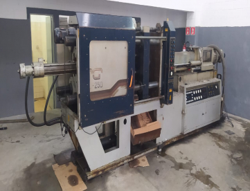 Foto: INJETORA DE PLASTICOS MG TPO 250 TONELADAS