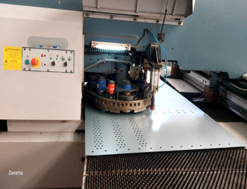 Foto: PUNCIONADEIRA HIDRÁULICA CNC - DURMA - MODELO TP9 - ANO 2012 - 1300 x 2000 MM