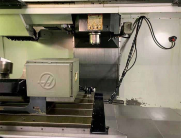Foto: CENTRO DE USINAGEM 5 EIXOS HAAS - MODELO VF6 - ANO 2010 - (XYZ) 1626 X 813 X 762 MM