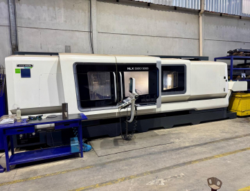 Foto: CENTRO DE TORNEAMENTO - DMG MORI - NLX 3000/3000 - ANO 2021 - COM EIXO Y e FERRAMENTAS ACIONADAS