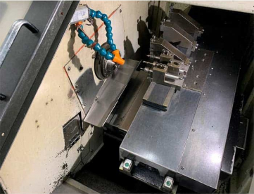Foto: TORNO CNC RAY-FENG - MODELO RC-25 - ANO 2007 - COM PINÇA E GANG