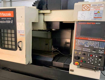 Foto: CENTRO DE USINAGEM VERTICAL MAZAK - MODELO VCN-410 II  - ANO 2007